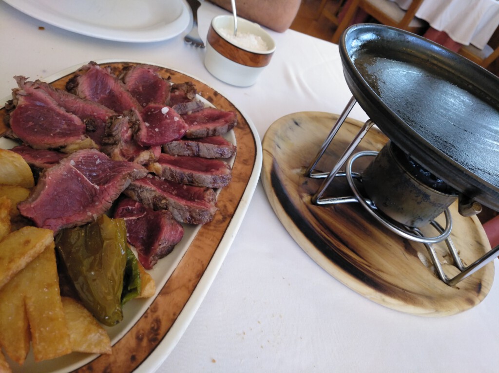 Restaurante Mesón Toledano, carne a la piedra en Pinto (Madrid) 